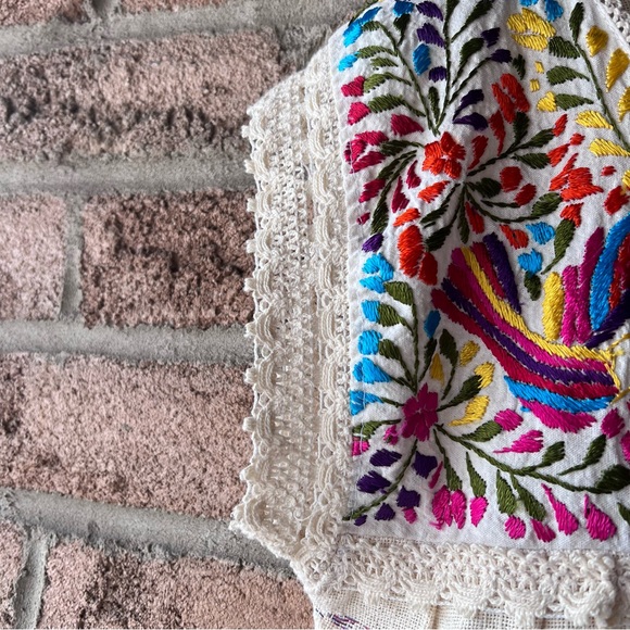 SUMMER TOP | Tan handmade embroidered crocheted shoe sleeve cottage core shirt - Picture 2 of 16